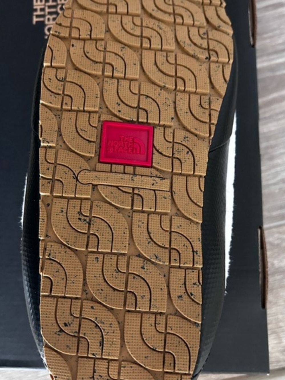 The North Face ThermoSlip Quilted Mule - White & Black Thermoball Women's 8 - Picture 6 of 6